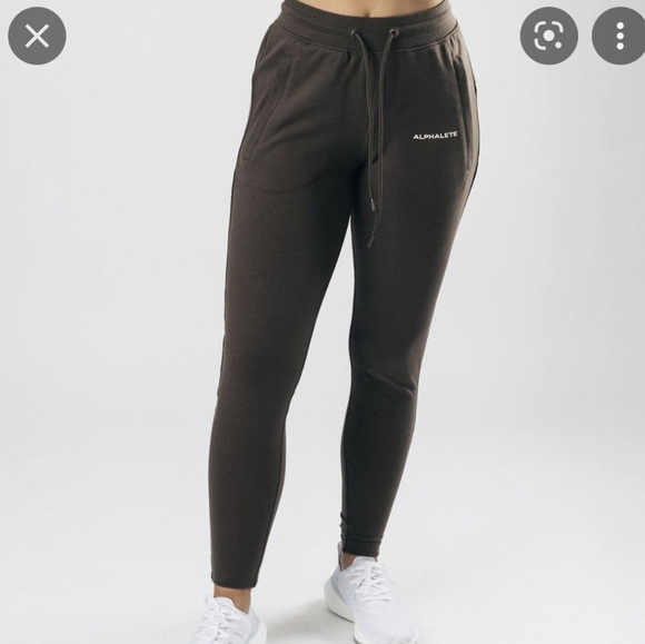 🤎 Alphalete | Core Jogger in Mocha - Picture 1 of 11